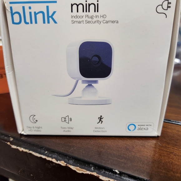 Desk vacuum, PC speakers, Plug and play microphone, blink mini camera - Picture 8 of 9